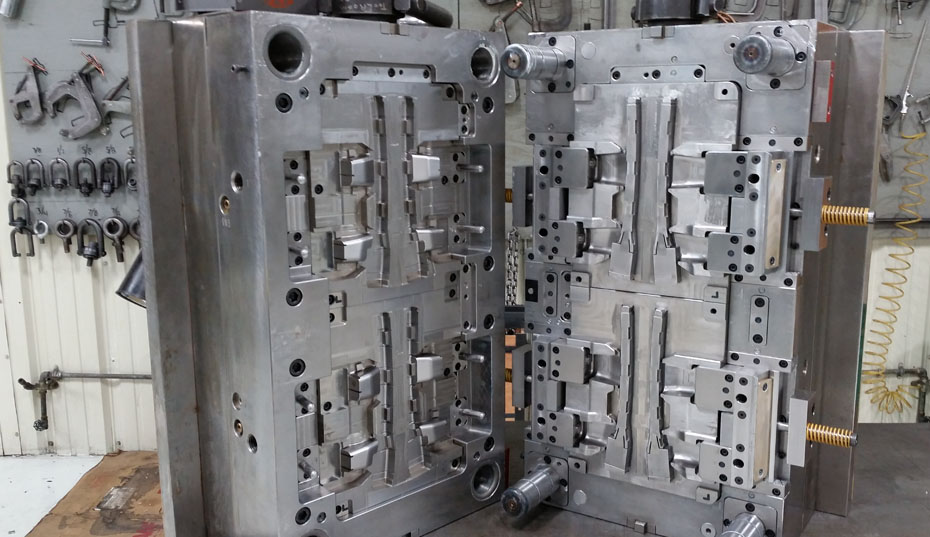 plastic injection mold cost